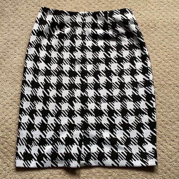 Halogen skirt. Size 0. Black and gray. Excellent condition. - Picture 3 of 7